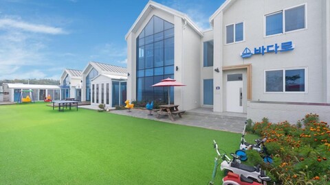 풀빌라 바이 더 씨