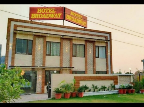   Goroomgo Broadway Amritsar 