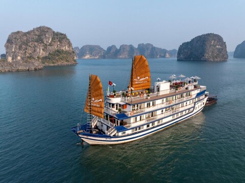 시그니처 하롱 크루즈