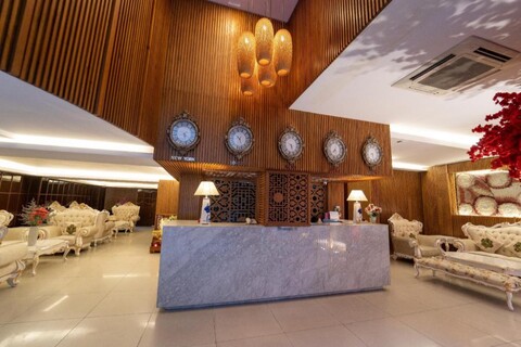 더 화이트 호텔 8A 타이 반 룽