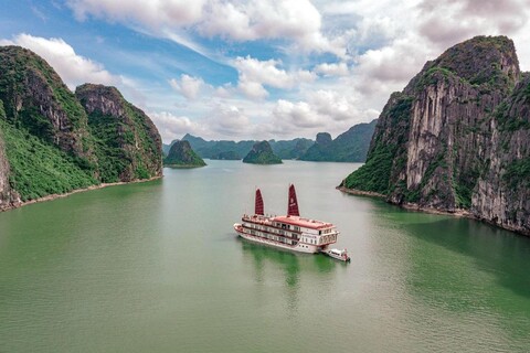 Heritage Line Ginger Cruise - Ha Long and Lan Ha Bay