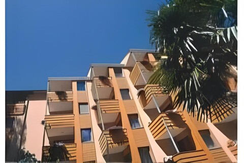 플로라 호텔 앤 스위트-NEW