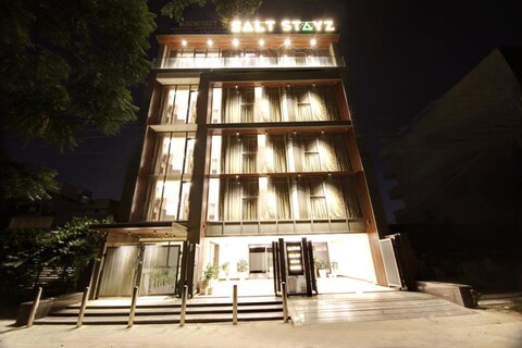 Saltstayz Select - Unitech Cyber Park