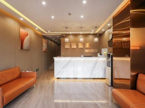 Durian Candy Hotel (Longhua Road Subway Station Jiangpu Bus Terminal Branch)