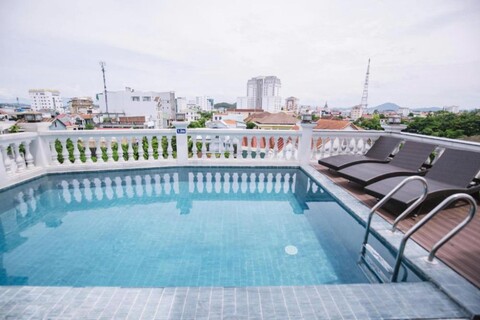 THE ORCHID PREMIUM HOTEL 