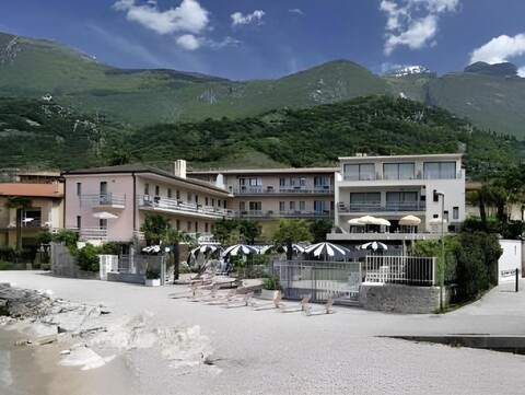 Hotel Castello Lake Front