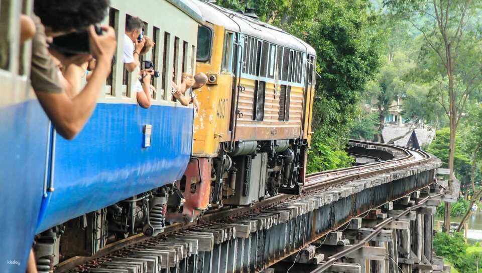 방콕 출발 일일 투어: 칸차나부리 및 에라완 폭포의 2차 세계대전 유적지