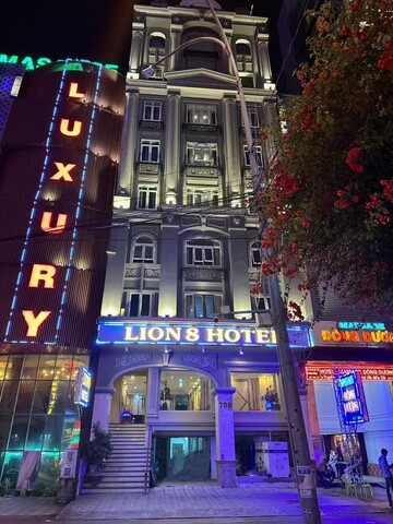 LION 8 Hotel
