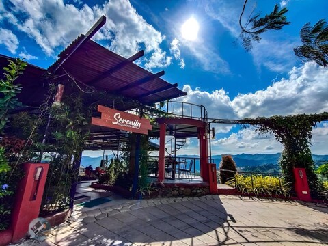 세레니티 팜 앤 리조트 바이 하이버룸스