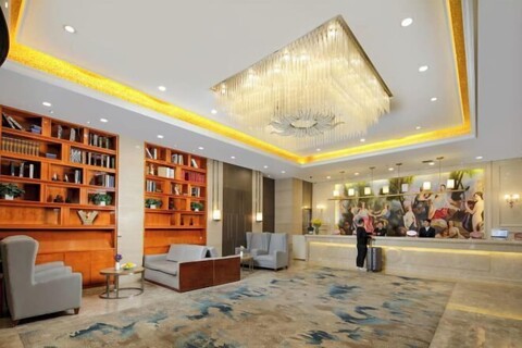 Vienna Classic Hotel (Kuanzhai Alley Luomashi Subway Station)