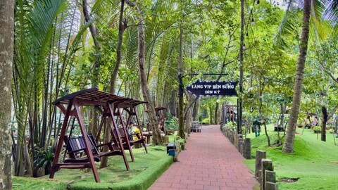 Din Ky Hotel, Cau Ngang, Binh Duong