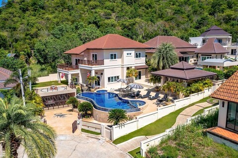 5 Bedroom Pool Villa Close to Town H5