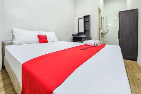 레드도어즈 만다야 로얄 호스피탈 푸리 근처