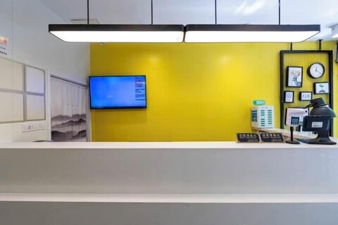 Jitai Hotel (Shanghai Dahua 3rd Road Subway Station)