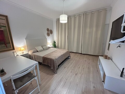 룸스 레이, 플라사 에스파냐 근처