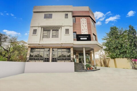 Super Townhouse Sikar Road Jaipur Formerly Hotel Aroma Inn
