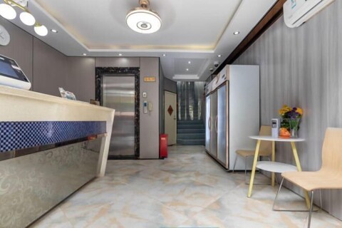 100 Inn Liangpin Hotel (Shanghai Waigaoqiao Gongcheng Road Subway Station)