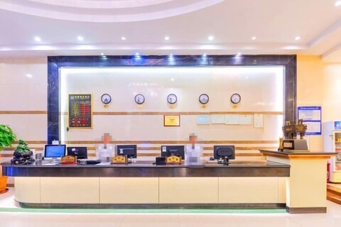 Shenzhen Jiehao Business Hotel (Bao'an Airport Guyi Subway Station)