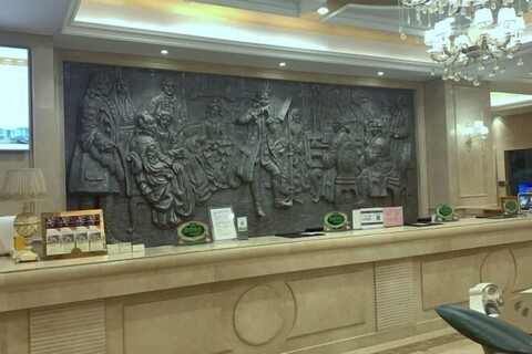 Vienna Zhihao Hotel (Chengdu Kuanzhai Alley Zizhuhan Road East Subway Station)