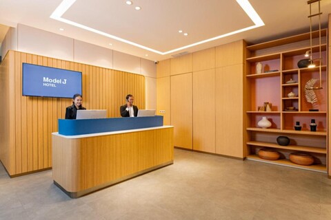 Model J Hotel BSD Carstensz