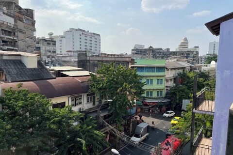 3 Bedrooms China Town, Rare to find 2 mins from MRT train