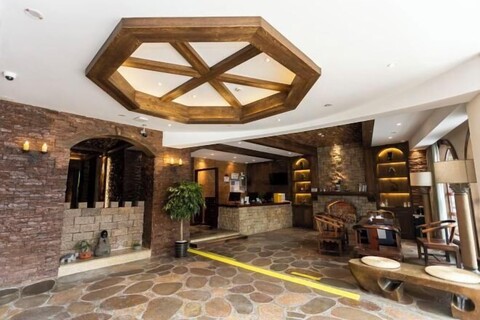 World Smart Hotel (Shanghai University of Finance and Economics Dabaishu Subway Station)