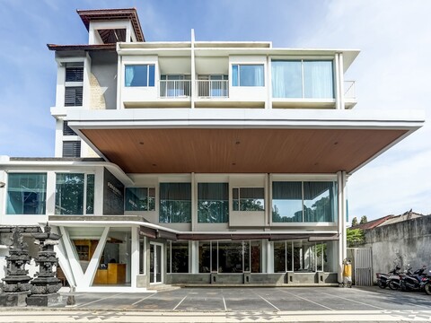 컬렉션 오 레기안, 판타이 쿠타 근처, 이전 이름 프리미엄 레기안