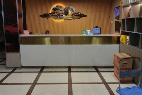 Kunshan Youjian Hotel (Huaqiao Huaxi Park Subway Station)