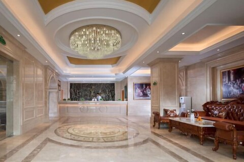 Vienna Hotel (Shenzhen Longcheng Vanke Li Jixiang Metro Staion)