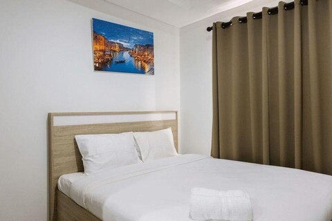 Elegant Studio Apartment at Springwood Residence By Travelio