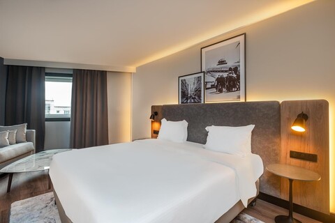 골든 튤립 CDG 에어포트 루아시