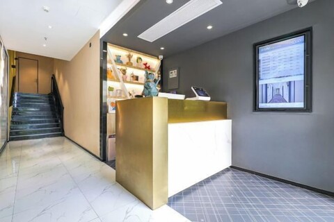 Dingyi Hotel (Shanghai Ninth People's Hospital Lujia Bang Subway Station)