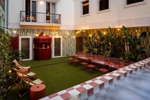 업폰 엔젤스 - 어덜츠 온리