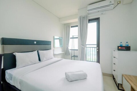 Comfy and Modern Studio Transpark Cibubur Apartment By Travelio