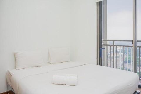 Fully Furnished with Comfortable Design 2BR Apartment Springwood Residence By Travelio