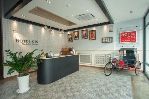 Hotel CIQ, Jalan Trus