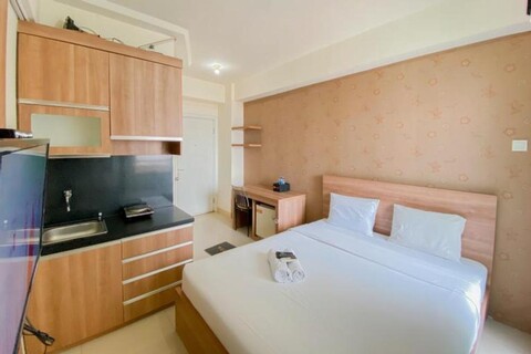Comfort Living Studio at 20th Floor Green Pramuka City Apartment By Travelio