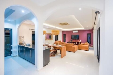 Play story Pool Villa