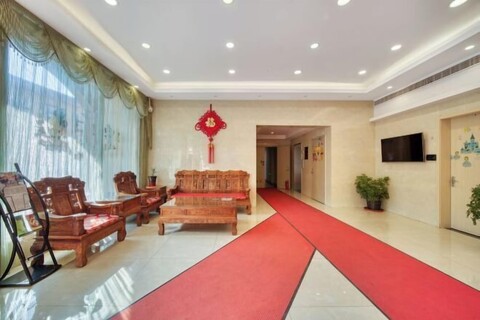 Q+ Bailing Ejia Business Hotel (Shanghai International Tourism Resort)