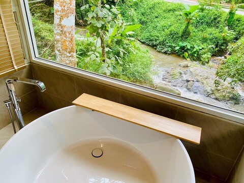 매 온의 아브 파 홈 앤 카페