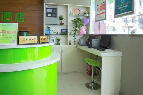 Youhai Hotel (Shanghai University Qinghe Road)