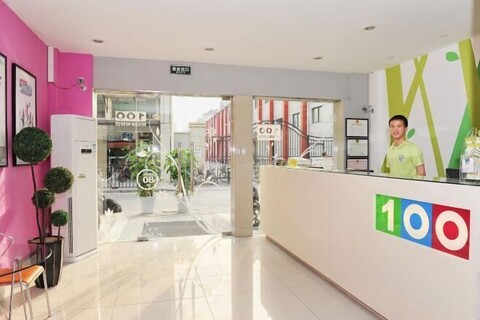 100 Inn (Small Shanghai pedestrian street)