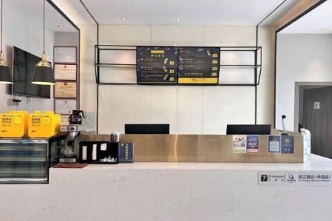 7 Days Premium (Guangzhou Kecun Metro Station Pazhou Exhibition Center)