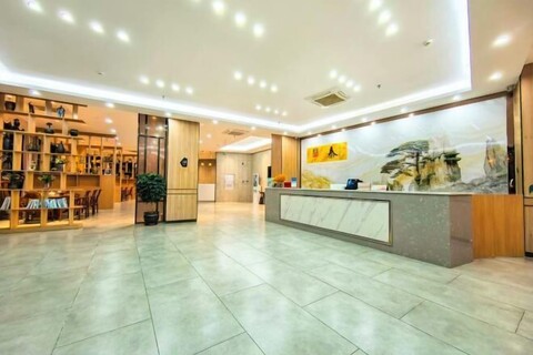 Danzhou Guanlan Shangpin International Hotel
