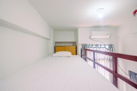 Great Deal Studio at Dave Apartment near Campus By Travelio