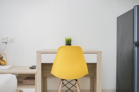 Comfort and Minimalist Studio Apartment at Springwood Residence By Travelio