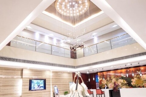 Qianzhou Yijia Hotel