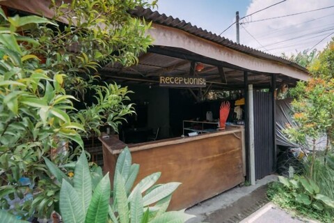 RedDoorz @ Saren Anyar Homestay Lukluk