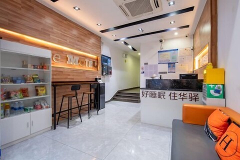 Home Inn Huayi Hotel (Foshan Daliang Huagai Road Pedestrian Street Qinghuiyuan Branch)