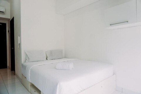 Homey and Good Deal Studio Casa de Parco Apartment By Travelio